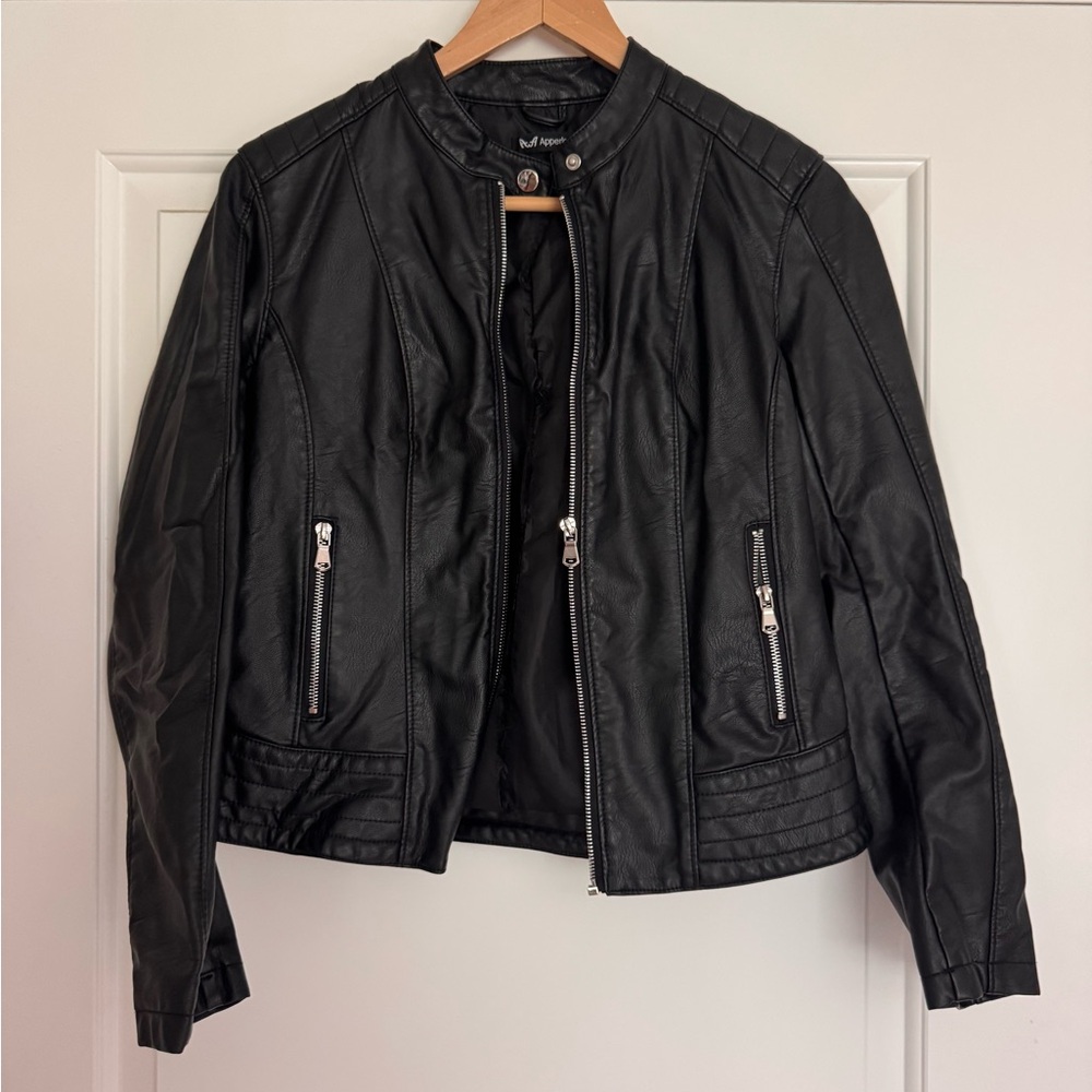 Trendy Boutique Black Leather Jacket